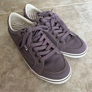 Taos Moc Star size 8.5